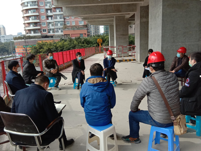 公司副總經理徐文忠一行到恒大曹家巷廣場項目進行疫情防控及生產安全檢查